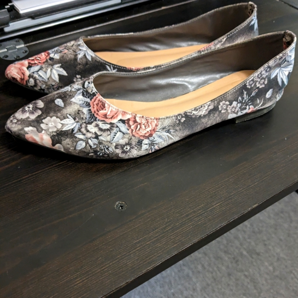 Boutique Floral flats